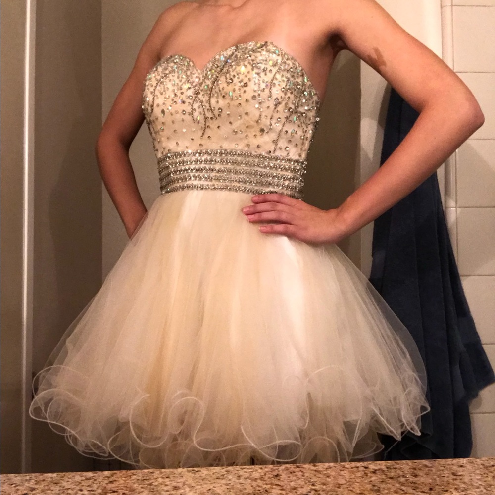 Homecoming dress LA merchandises